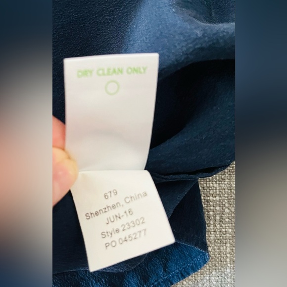 Lilly Pulitzer Candice Cold Shoulder Top 100% Silk True Navy, Sz Medium - Picture 8 of 9